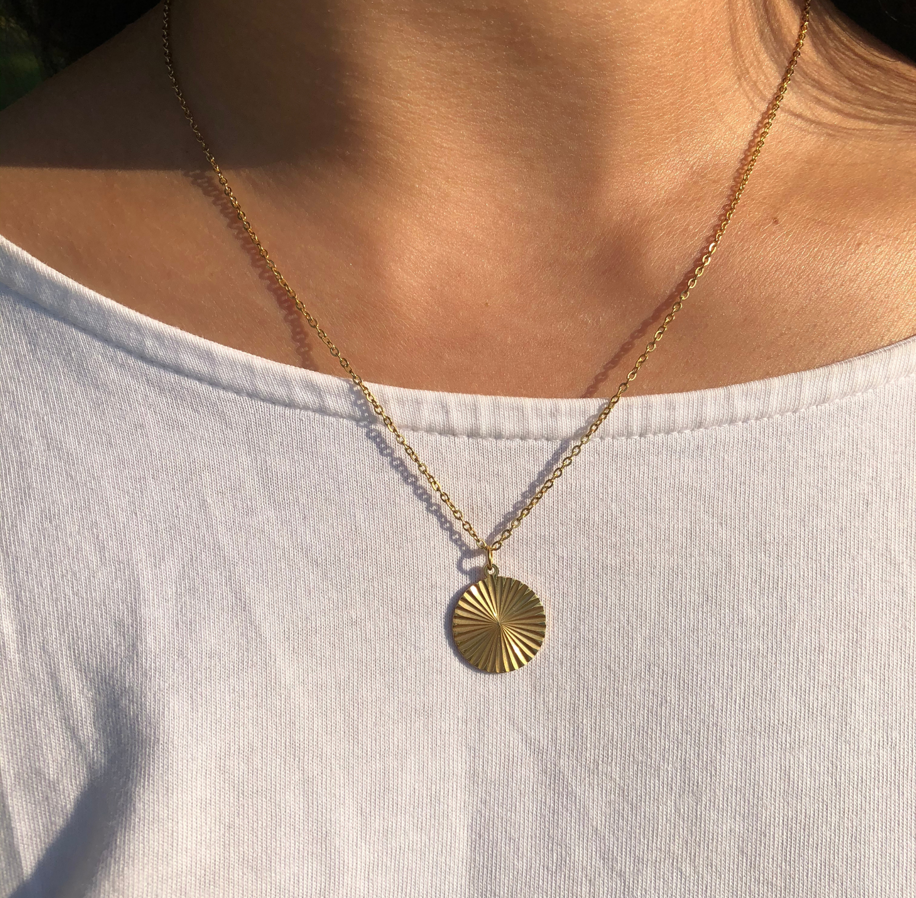 Circular pendant 18k gold plated